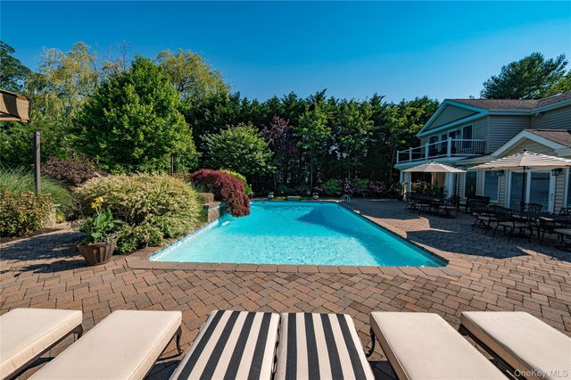 9 Crick Holly Lane, East Islip, NY 11730