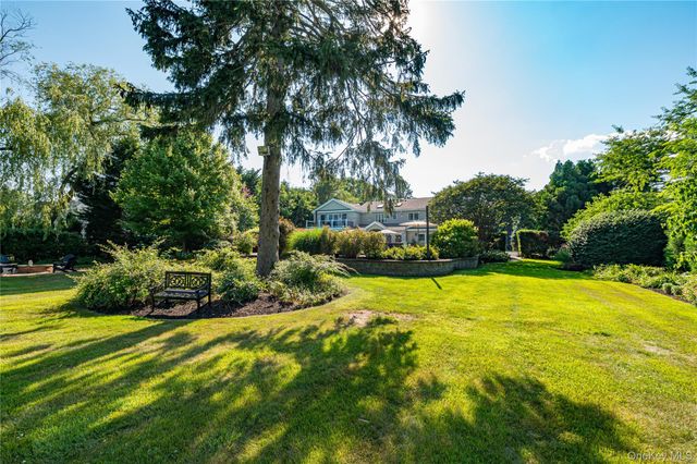 9 Crick Holly Lane, East Islip, NY 11730