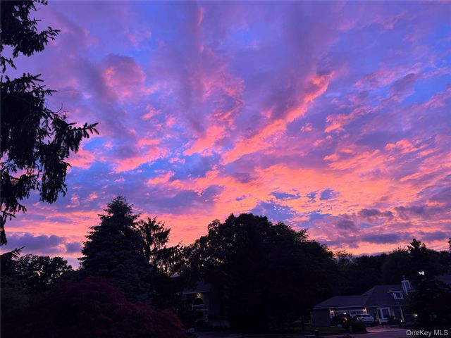 9 Crick Holly Lane, East Islip, NY 11730