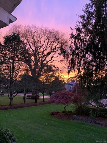9 Crick Holly Lane, East Islip, NY 11730