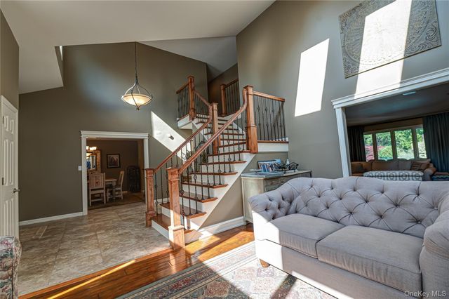 9 Crick Holly Lane, East Islip, NY 11730