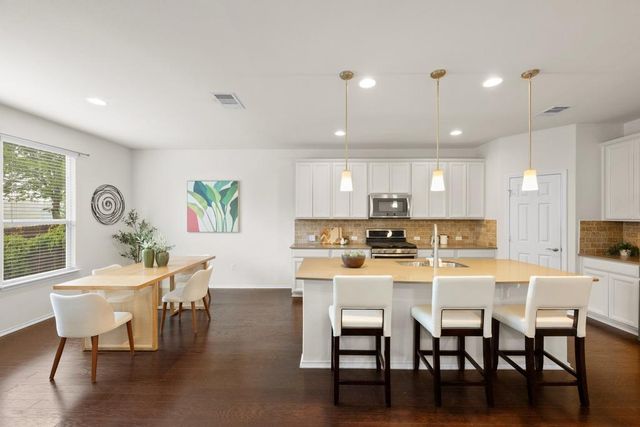 9400 Privet DR, Austin, TX 78748