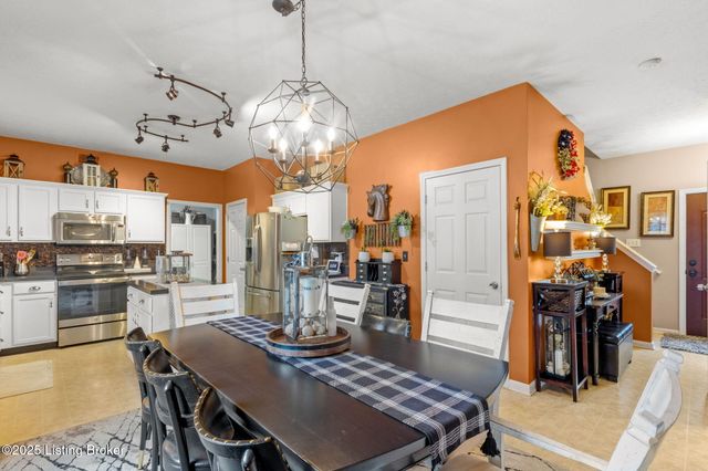 2105 Sugar Maple Dr, La Grange, KY 40031