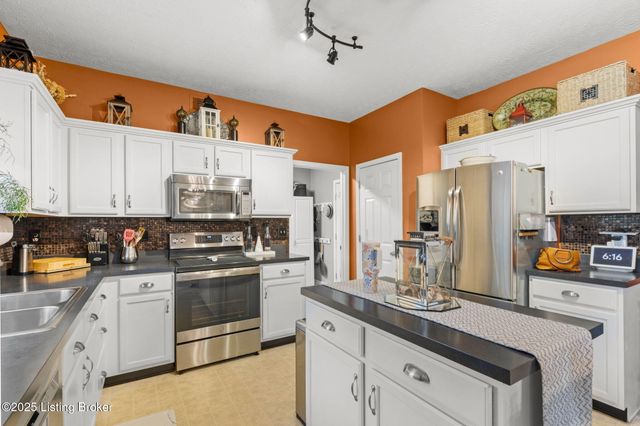 2105 Sugar Maple Dr, La Grange, KY 40031