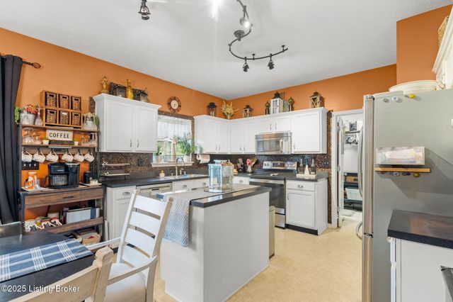 2105 Sugar Maple Dr, La Grange, KY 40031