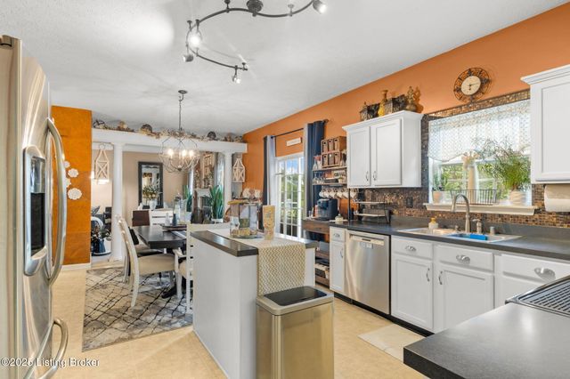 2105 Sugar Maple Dr, La Grange, KY 40031