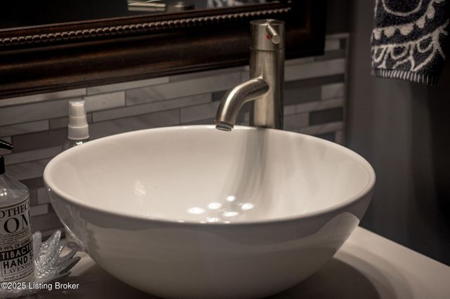 2105 Sugar Maple Dr, La Grange, KY 40031