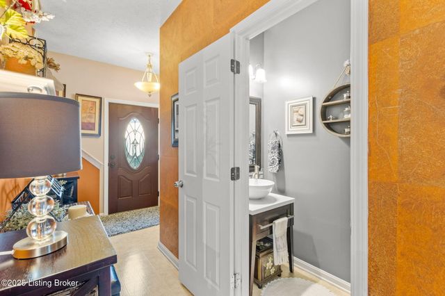 2105 Sugar Maple Dr, La Grange, KY 40031