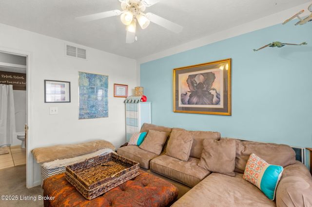 2105 Sugar Maple Dr, La Grange, KY 40031