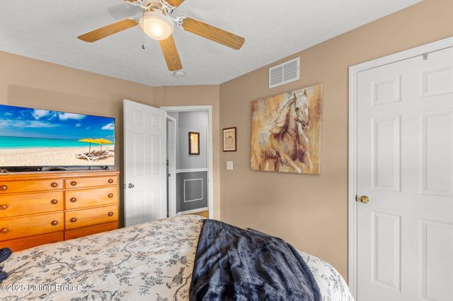 2105 Sugar Maple Dr, La Grange, KY 40031