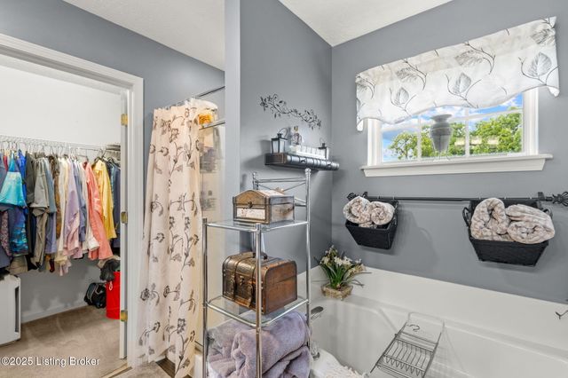 2105 Sugar Maple Dr, La Grange, KY 40031