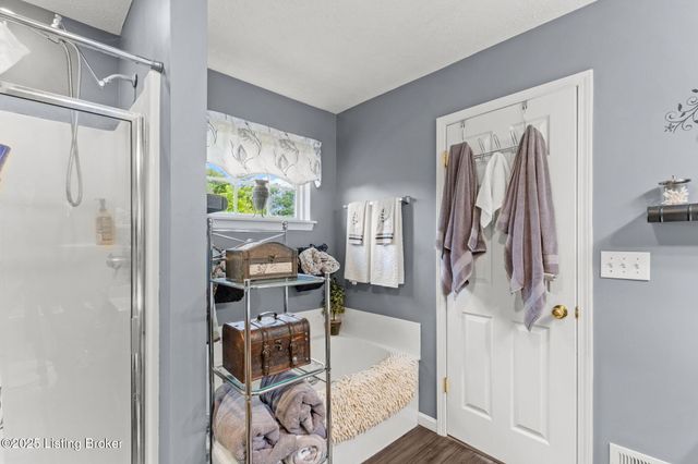 2105 Sugar Maple Dr, La Grange, KY 40031