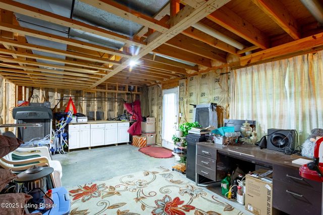 2105 Sugar Maple Dr, La Grange, KY 40031