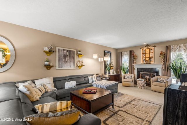 2105 Sugar Maple Dr, La Grange, KY 40031