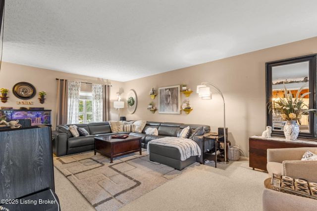 2105 Sugar Maple Dr, La Grange, KY 40031