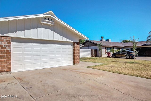 8702 E Bonnie Rose Avenue, Scottsdale, AZ 85250