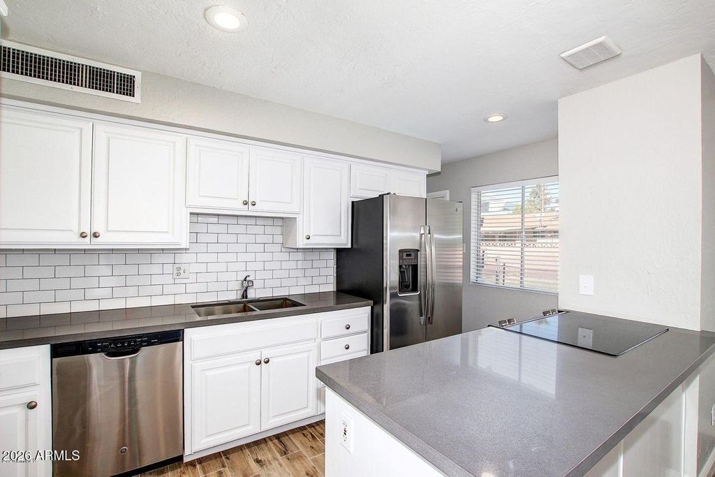8702 E Bonnie Rose Avenue, Scottsdale, AZ 85250