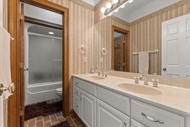 1695 Signal Point Drive, Niles, MI 49120