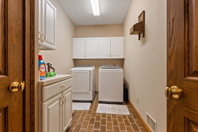 1695 Signal Point Drive, Niles, MI 49120