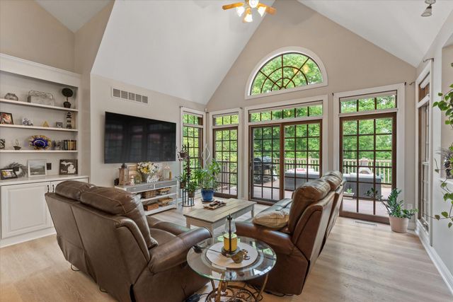 1695 Signal Point Drive, Niles, MI 49120