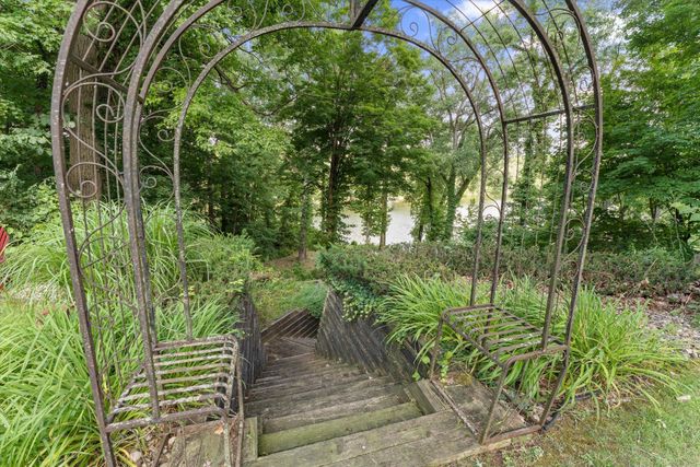 1695 Signal Point Drive, Niles, MI 49120