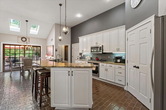 1695 Signal Point Drive, Niles, MI 49120