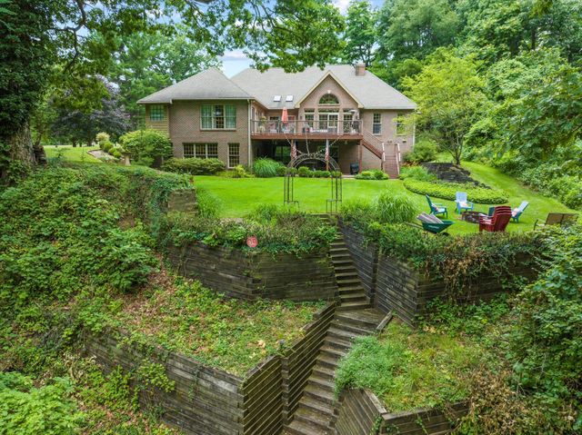 1695 Signal Point Drive, Niles, MI 49120