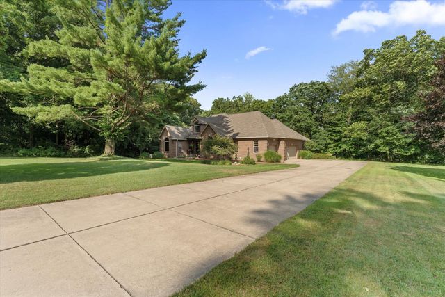 1695 Signal Point Drive, Niles, MI 49120