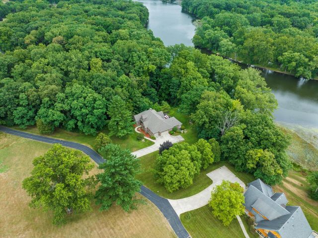 1695 Signal Point Drive, Niles, MI 49120