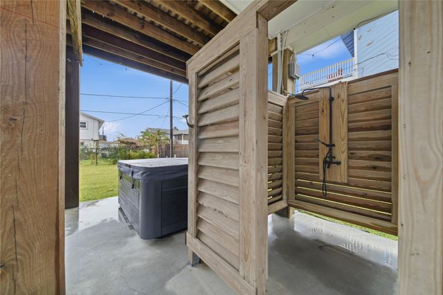 16713 Moby Dick, Jamaica Beach, TX 77554