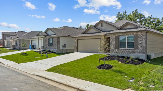 1036 Eagle Crossing, Seguin, TX 78155
