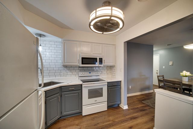 245 W Joliet Street 205, Schererville, IN 46375