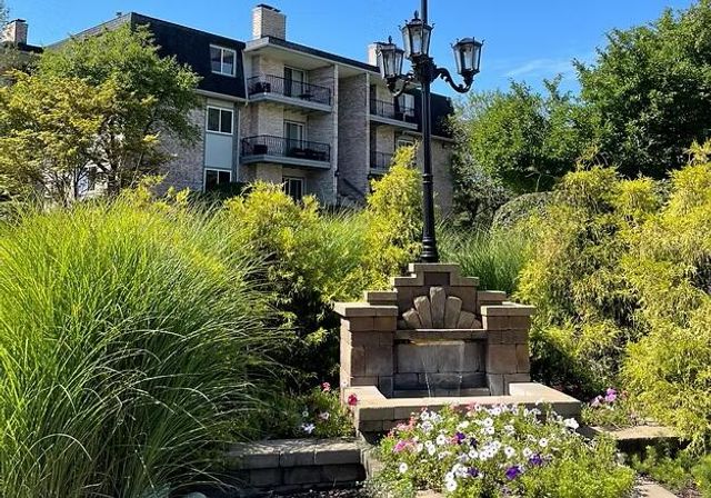 245 W Joliet Street 205, Schererville, IN 46375