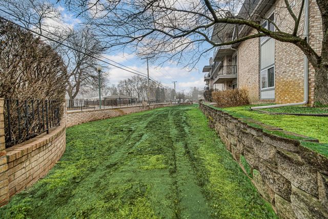 245 W Joliet Street 205, Schererville, IN 46375