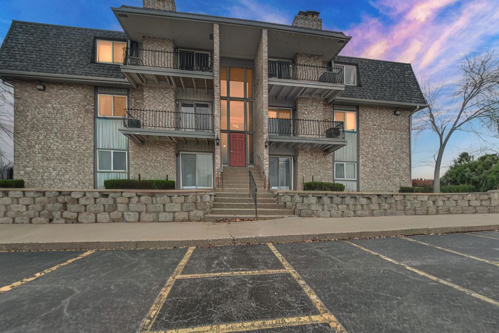 245 W Joliet Street 205, Schererville, IN 46375