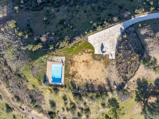 16275 Valparaiso Way, Redding, CA 96001