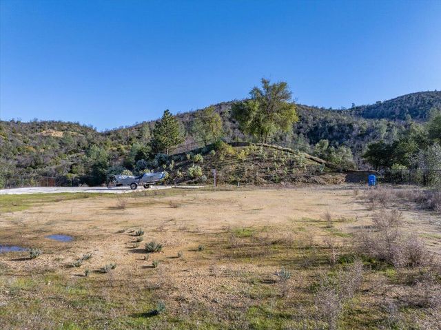 16275 Valparaiso Way, Redding, CA 96001
