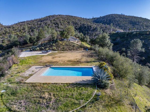 16275 Valparaiso Way, Redding, CA 96001