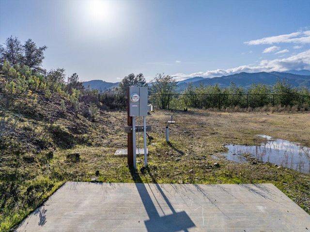 16275 Valparaiso Way, Redding, CA 96001