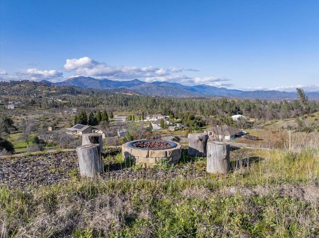 16275 Valparaiso Way, Redding, CA 96001