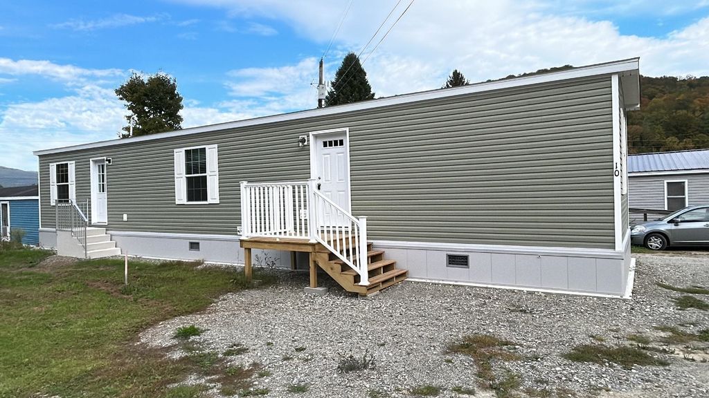 10 Dogwood Lane, Starksboro, VT 05487