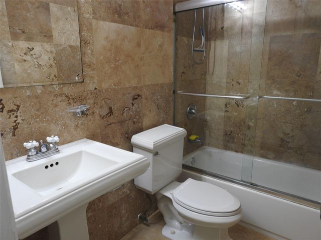 1872 NE 46th Street D12, Fort Lauderdale, FL 33308