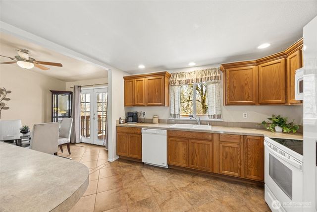 20813 66th Ave E, Spanaway, WA 98387