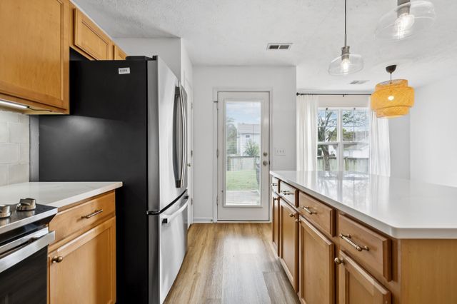 2005 Blossom Valley Ct, Mount Juliet, TN 37122