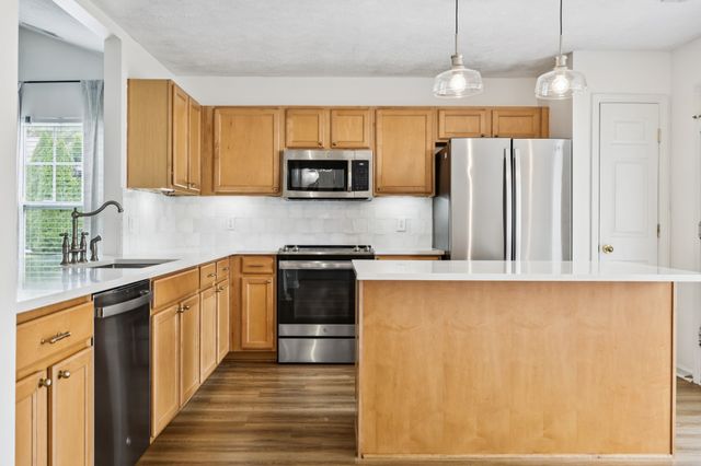 2005 Blossom Valley Ct, Mount Juliet, TN 37122