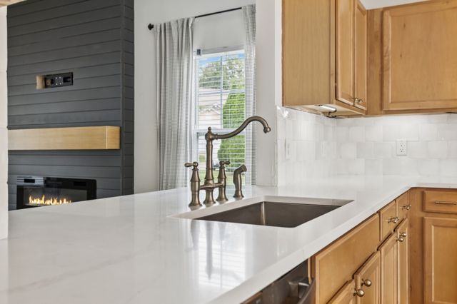 2005 Blossom Valley Ct, Mount Juliet, TN 37122