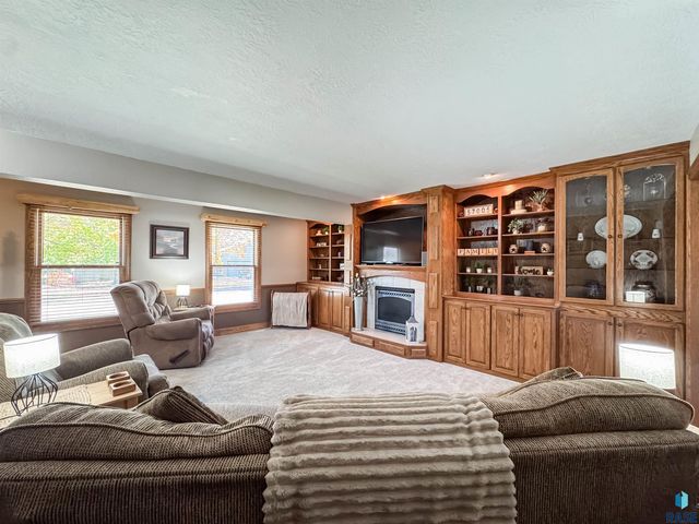 900 S Parkview Blvd Boulevard, Brandon, SD 57005