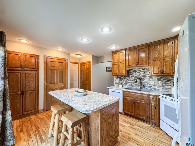 900 S Parkview Blvd Boulevard, Brandon, SD 57005