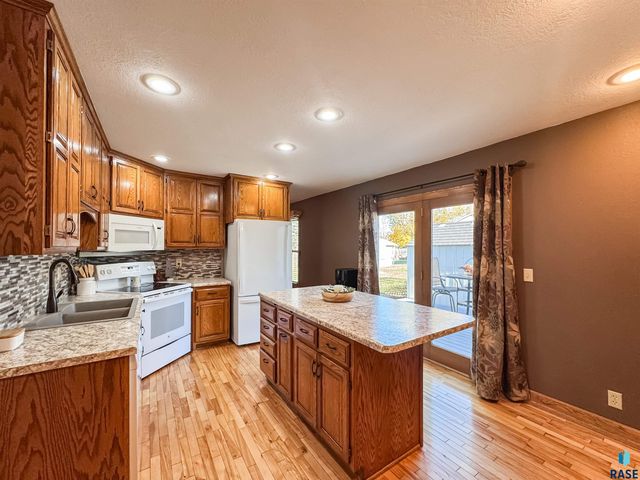 900 S Parkview Blvd Boulevard, Brandon, SD 57005