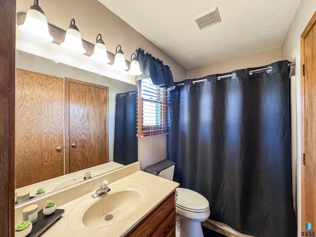 900 S Parkview Blvd Boulevard, Brandon, SD 57005